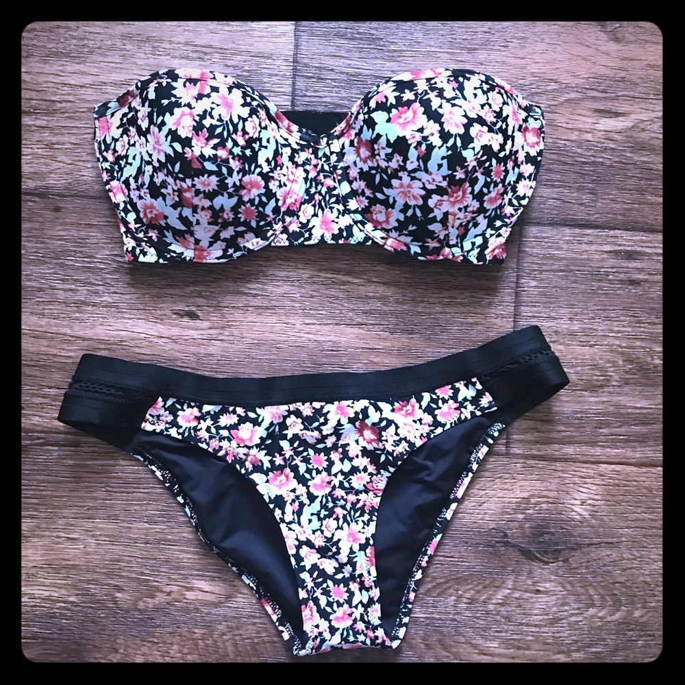 Volcom Mesh bikini..